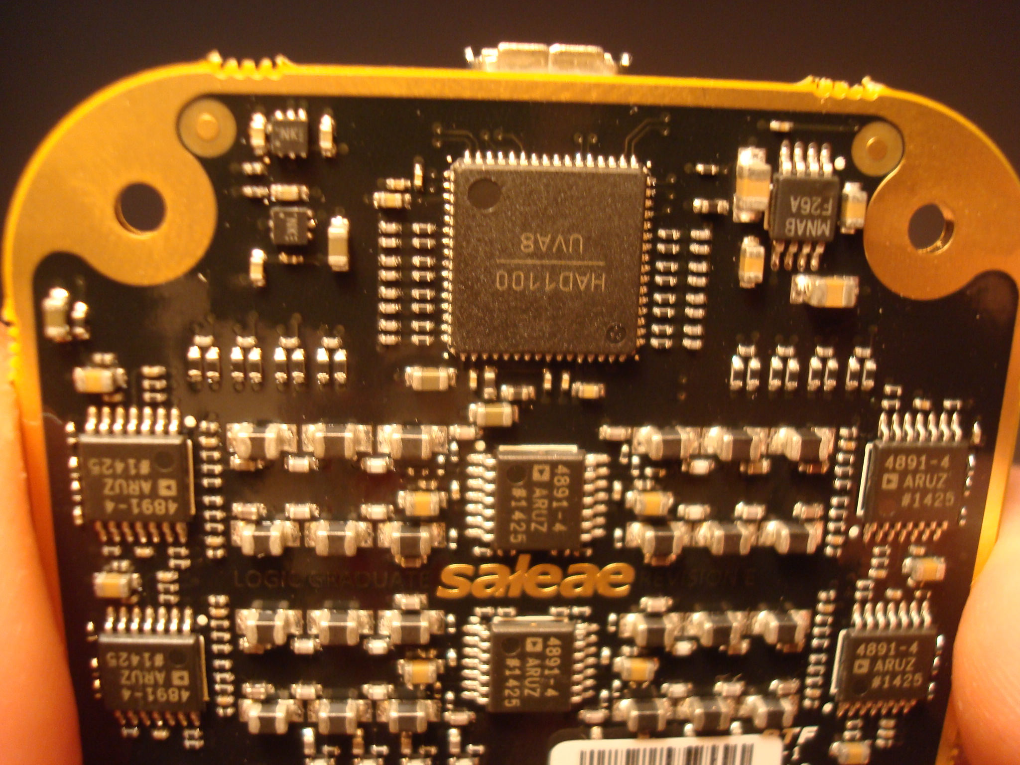 Saleae Logic8 board top upper.jpg